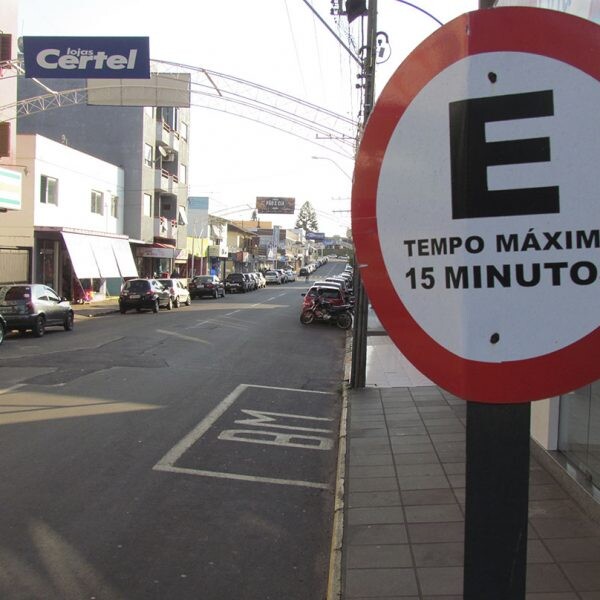 Conselho estuda implantar estacionamento rotativo