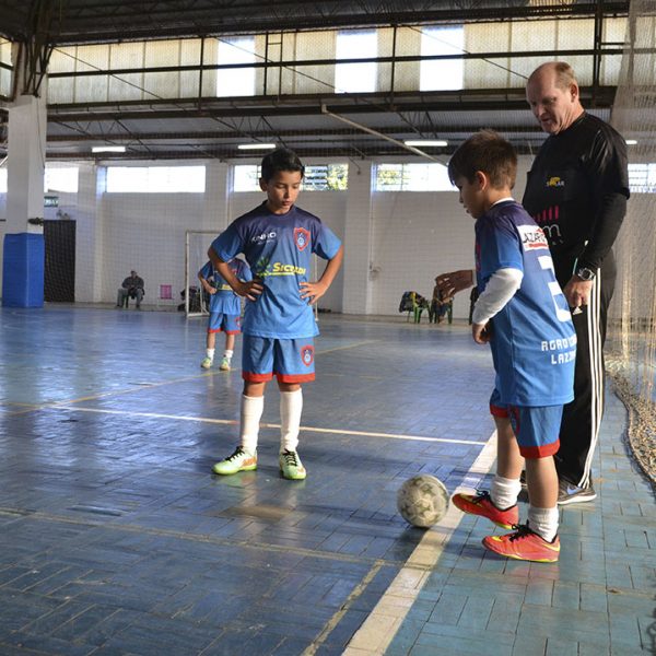 Equipes finalistas são conhecidos neste sábado