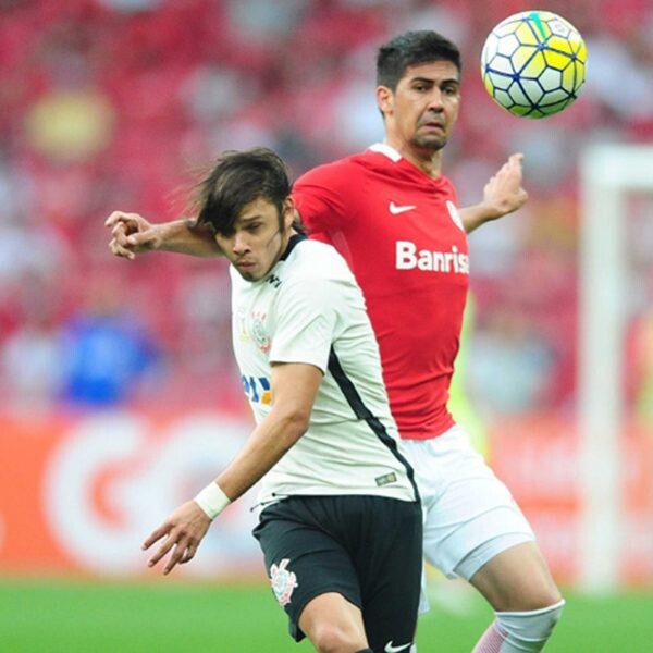 Com desfalques, Falcão define time titular