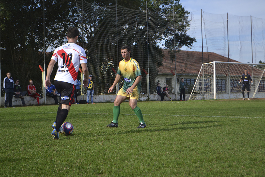 Juventude de Brochier e 11 Amigos estão a um empate da final da