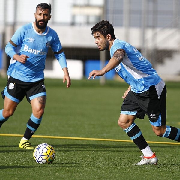 Henrique Almeida ganha  vaga de Miller Bolaños