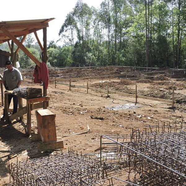 Obra de escola facilita regularização de áreas