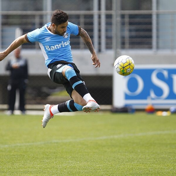 Henrique Almeida é mantido como titular