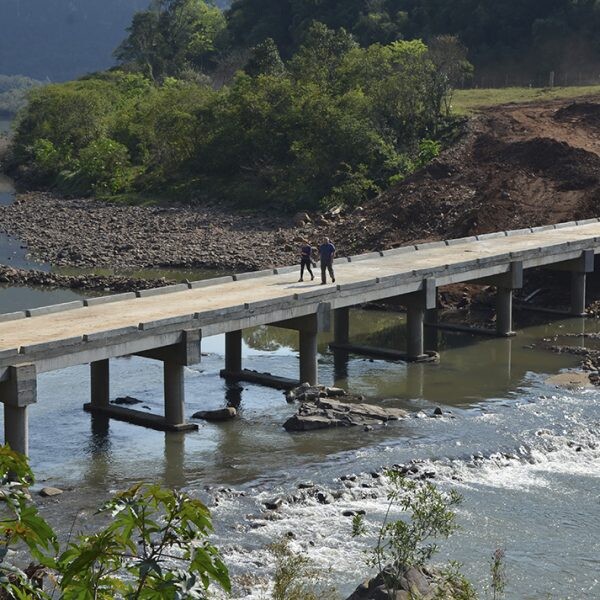 Após 6 anos, ponte volta a ligar cidades