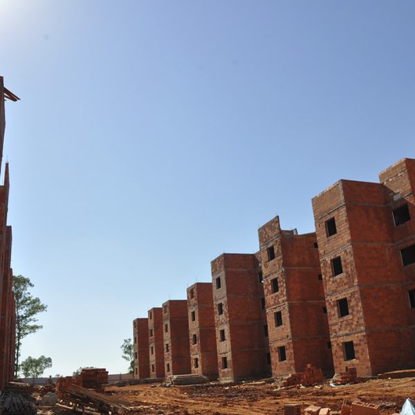 Governo federal anuncia construção de quase 6 mil casas no RS