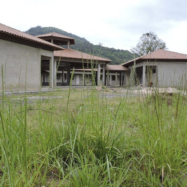 Comunidade aguarda inauguração de escolas