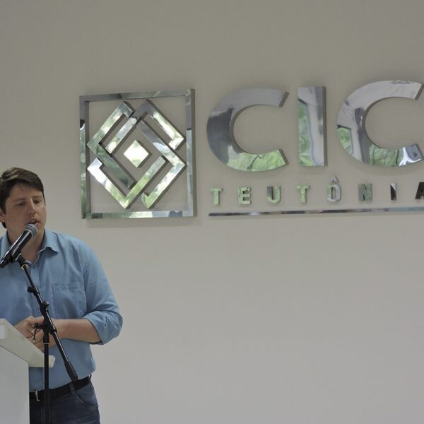 Candidato apresenta propostas na CIC