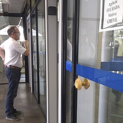 Greve dos bancários dificulta atendimento