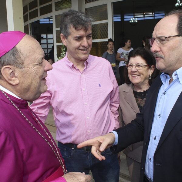 Sartori participa de homenagem a bispo