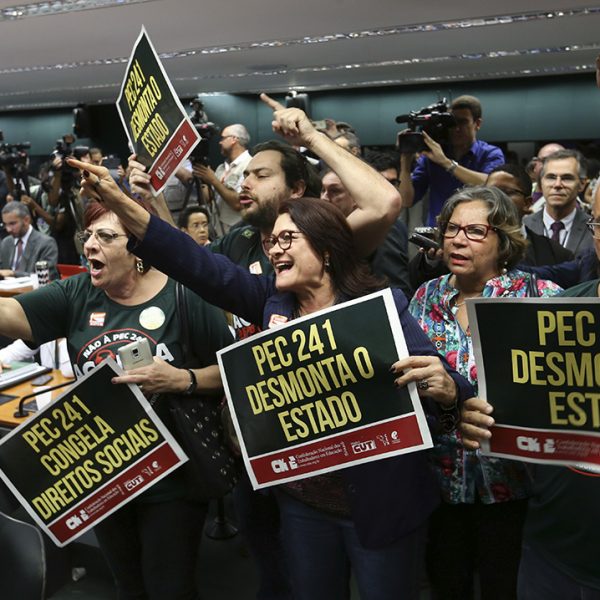 Prefeitos criticam PEC que congela os gastos públicos