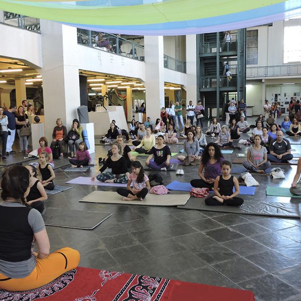 Teutonienses apresentam yoga em festival