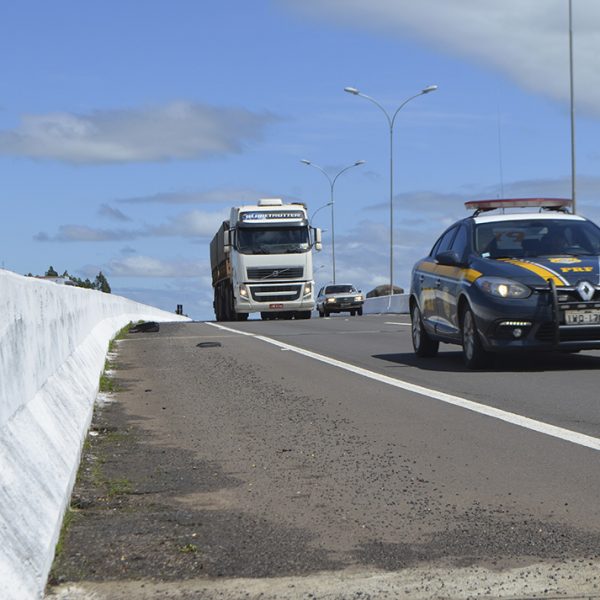 Justiça autoriza retorno das  multas por deixar farol desligado