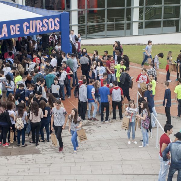 Feira oportuniza conhecer  futuras áreas profissionais