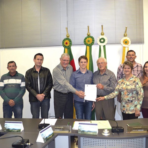 Líderes comunitários recebem homenagens