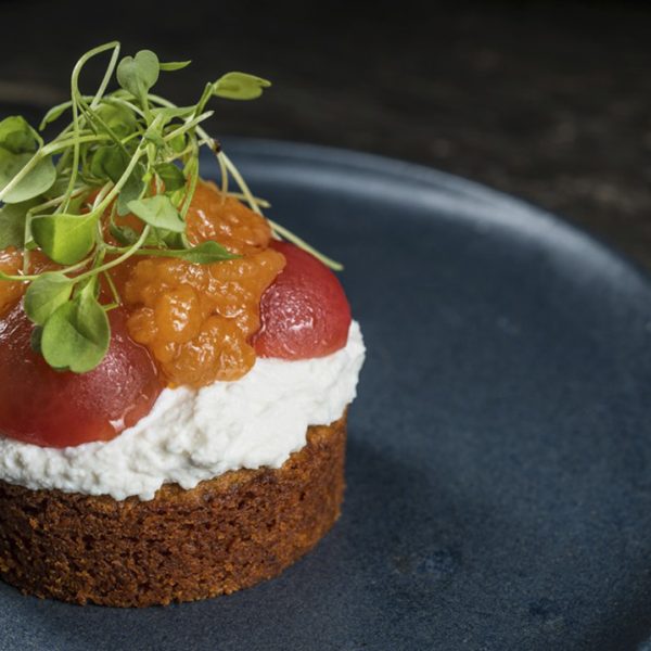 Bolo de tomate aguça o paladar