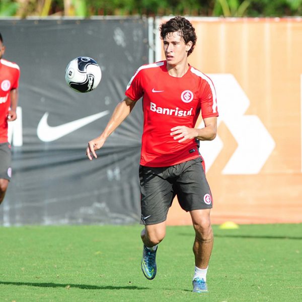 Rodrigo Dourado volta ao time domingo