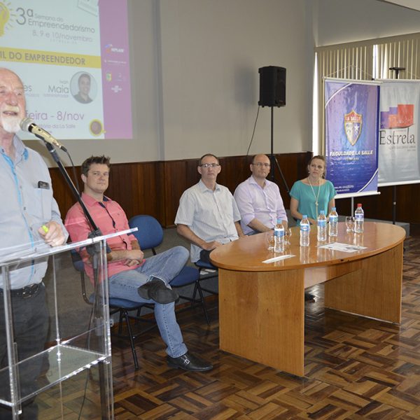 Painel incentiva o empreendedorismo jovem