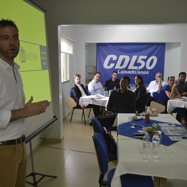 Painel compara clubes a empresas de varejo