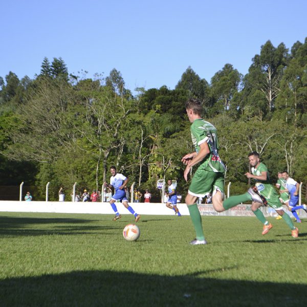 Agressões contra a arbitragem marcam a semifinal