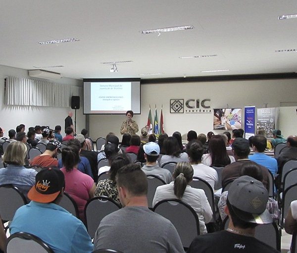 Palestra instiga jovens a serem protagonistas