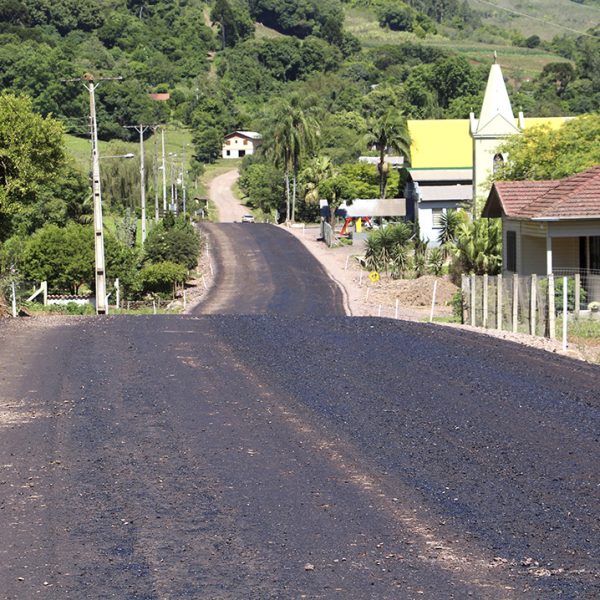 Asfalto traz desenvolvimento ao interior