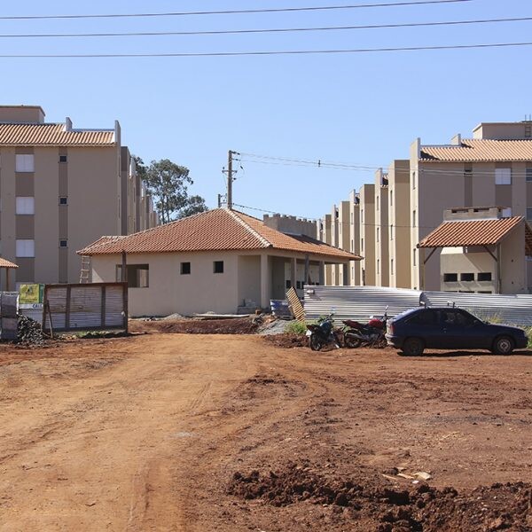 Contemplados escolhem apartamentos em sorteio