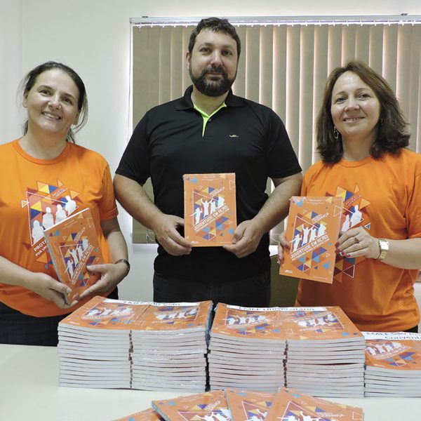 Livro conta história do Projeto Liderança