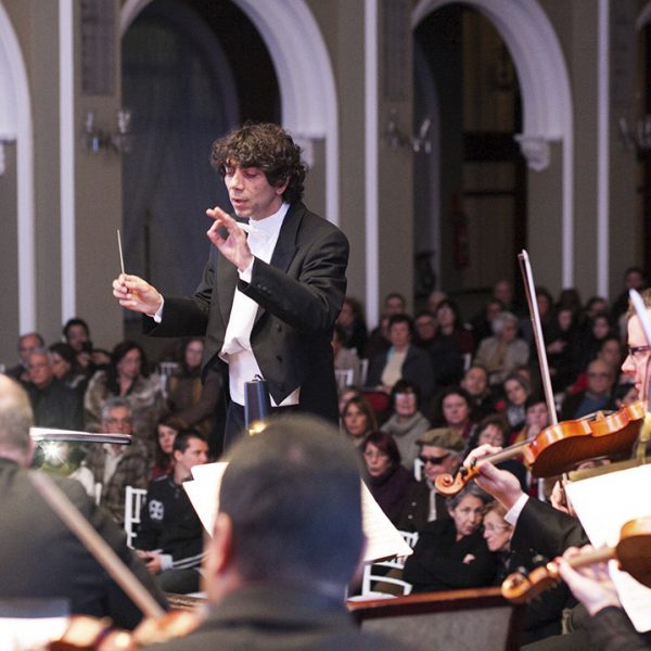 Orquestra e trio fazem apresentação inédita