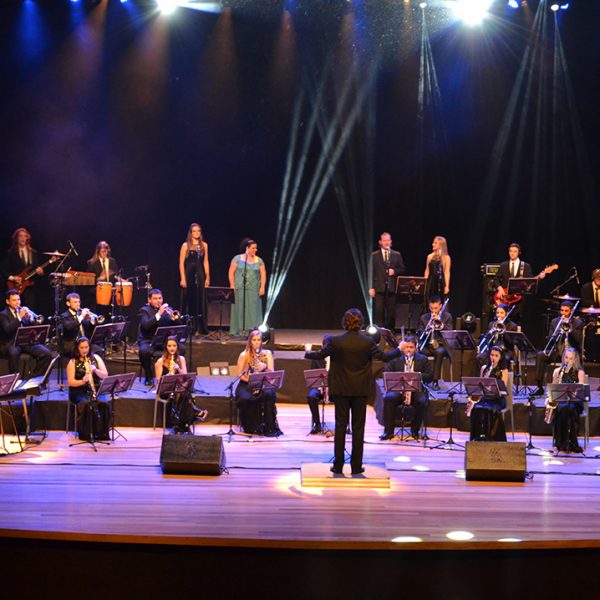 Orquestra de  Venâncio Aires conduz festa