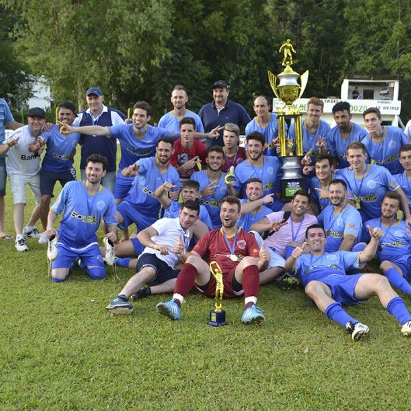 Cruzeiro conquista a taça da primeira edição