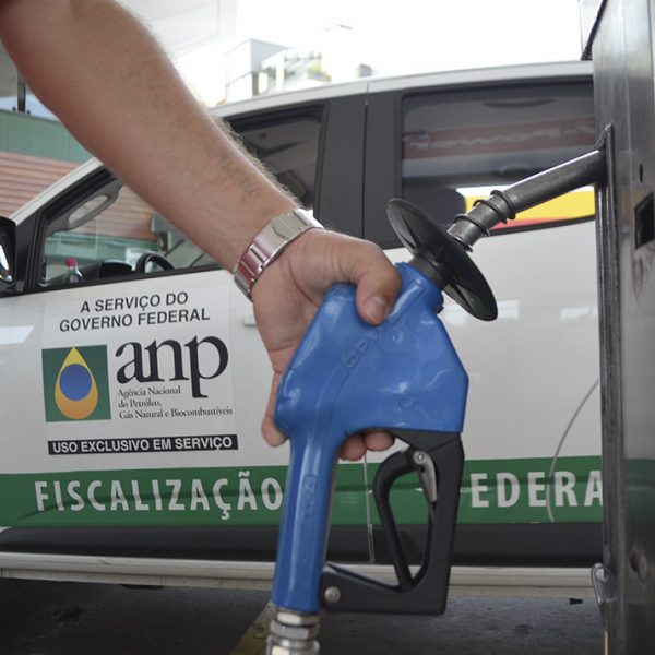 Aumento da gasolina chega a R$ 0,14