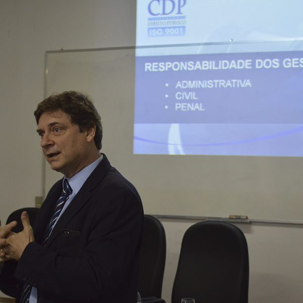 Consultor aborda relações institucionais