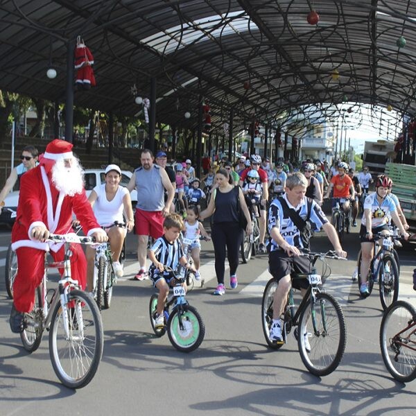 Pedalada reúne famílias na Rua de Eventos