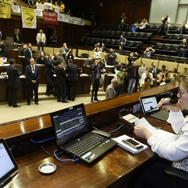 Acordo retira projetos polêmicos da votação