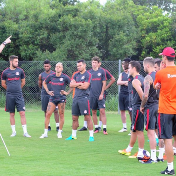 Técnico Zago esboça primeira equipe titular