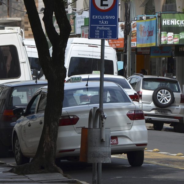 Governo manda cancelar edital dos táxis