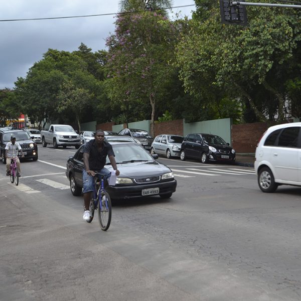 Prioridade aos veículos trava mobilidade