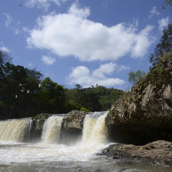 Passeio revela beleza das cascatas