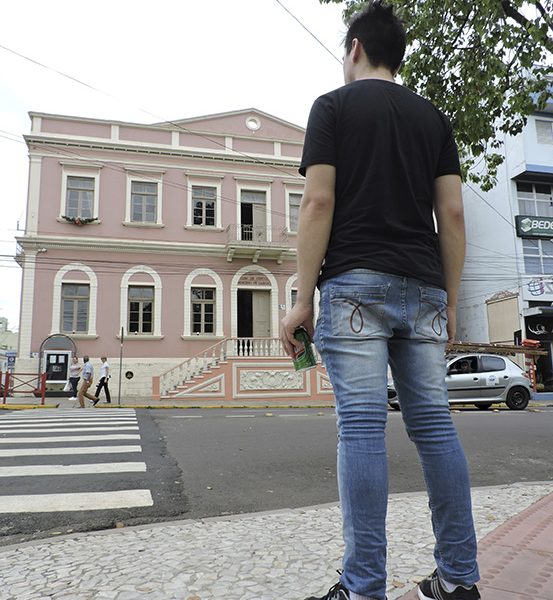 Piadas sobre cotidiano local viralizam na rede