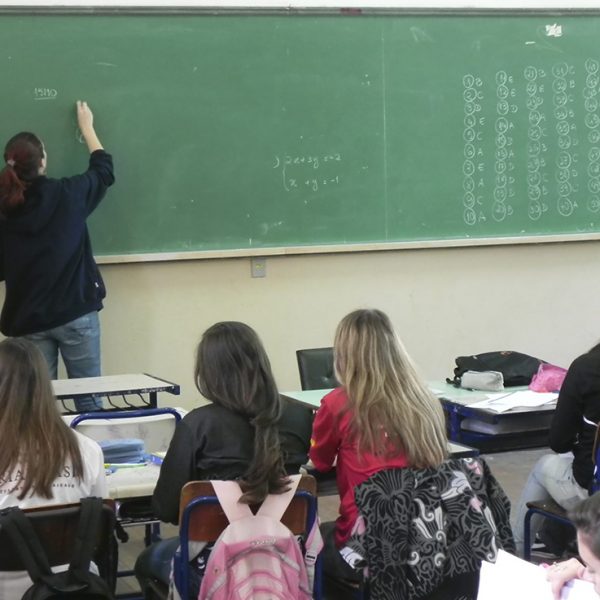 Professores do Ensino Médio carecem de formação específica