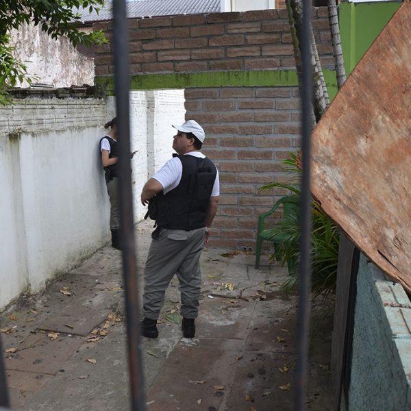 Criminosos matam dois com tiros de fuzil