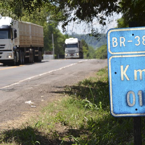 Estrada da  produção,   do perigo e  do abandono