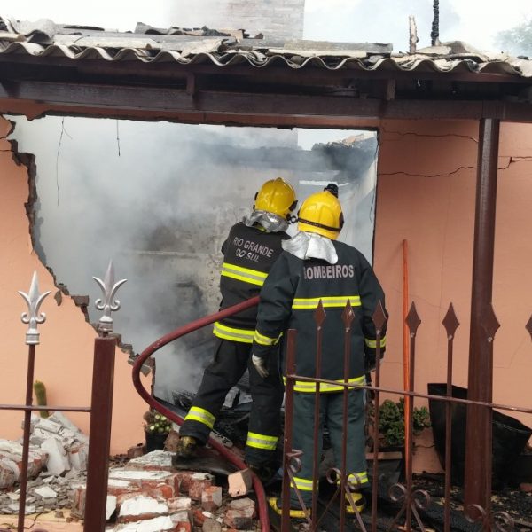 Falta de bombeiros limita atendimento