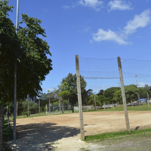 Município interdita parques após morte em jogo de futebol