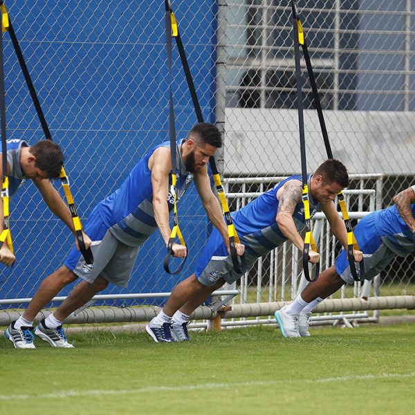 Renato encaminha substituto de Maicon