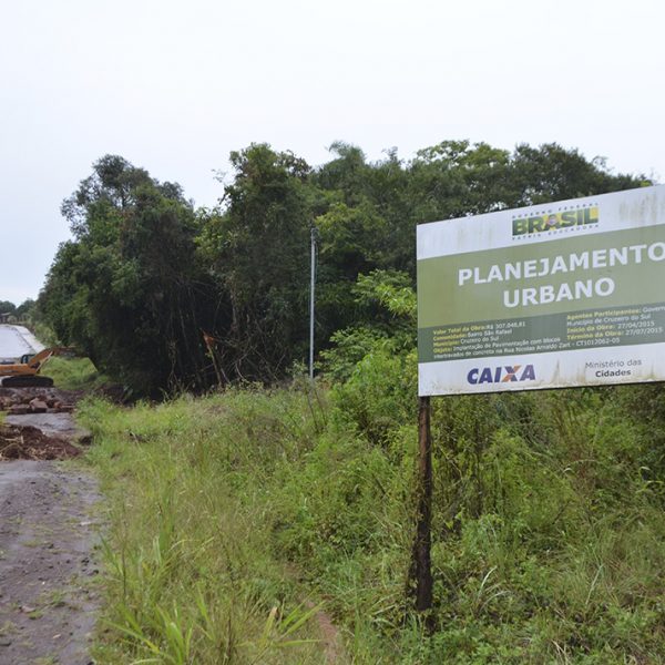 Paralisação de obra interrompe trânsito na rua Nicolau Zart