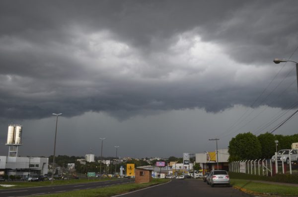 Alerta: tempestade com vendavais e trovoadas prevista para domingo