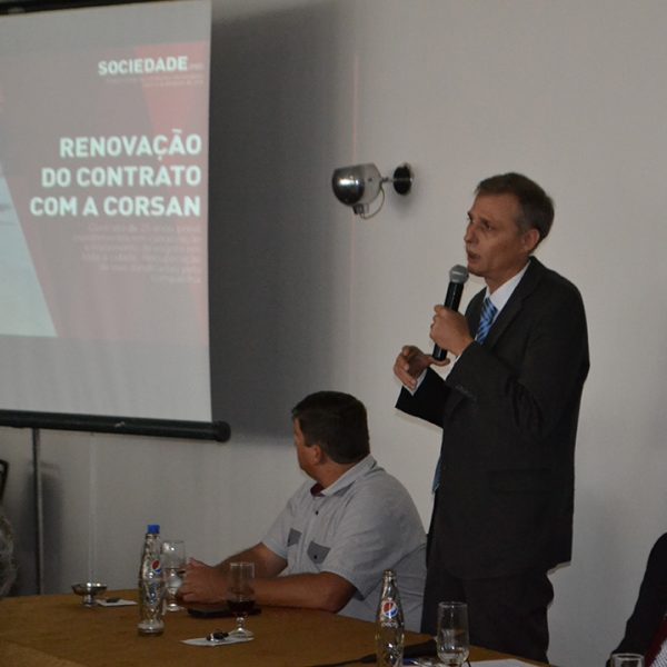 Prefeito palestra sobre desafios da gestão em almoço da Cacis