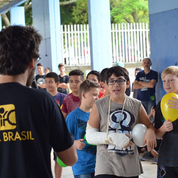 Estaduais voltam às aulas com integração