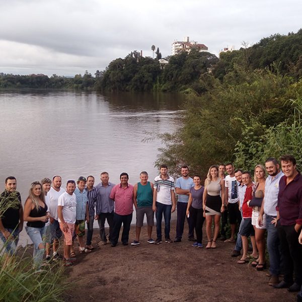 Grupo cobra reformas  no Buraco dos Cachorros